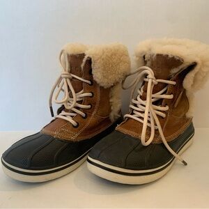 Women’s crocs winter booties size 6